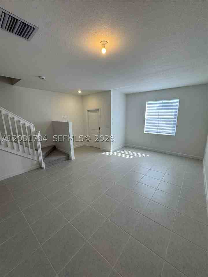 2655 Se 28th Dr #2655 - Photo 6 of 17