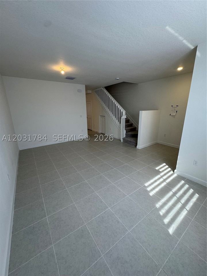 2655 Se 28th Dr #2655 - Photo 7 of 17