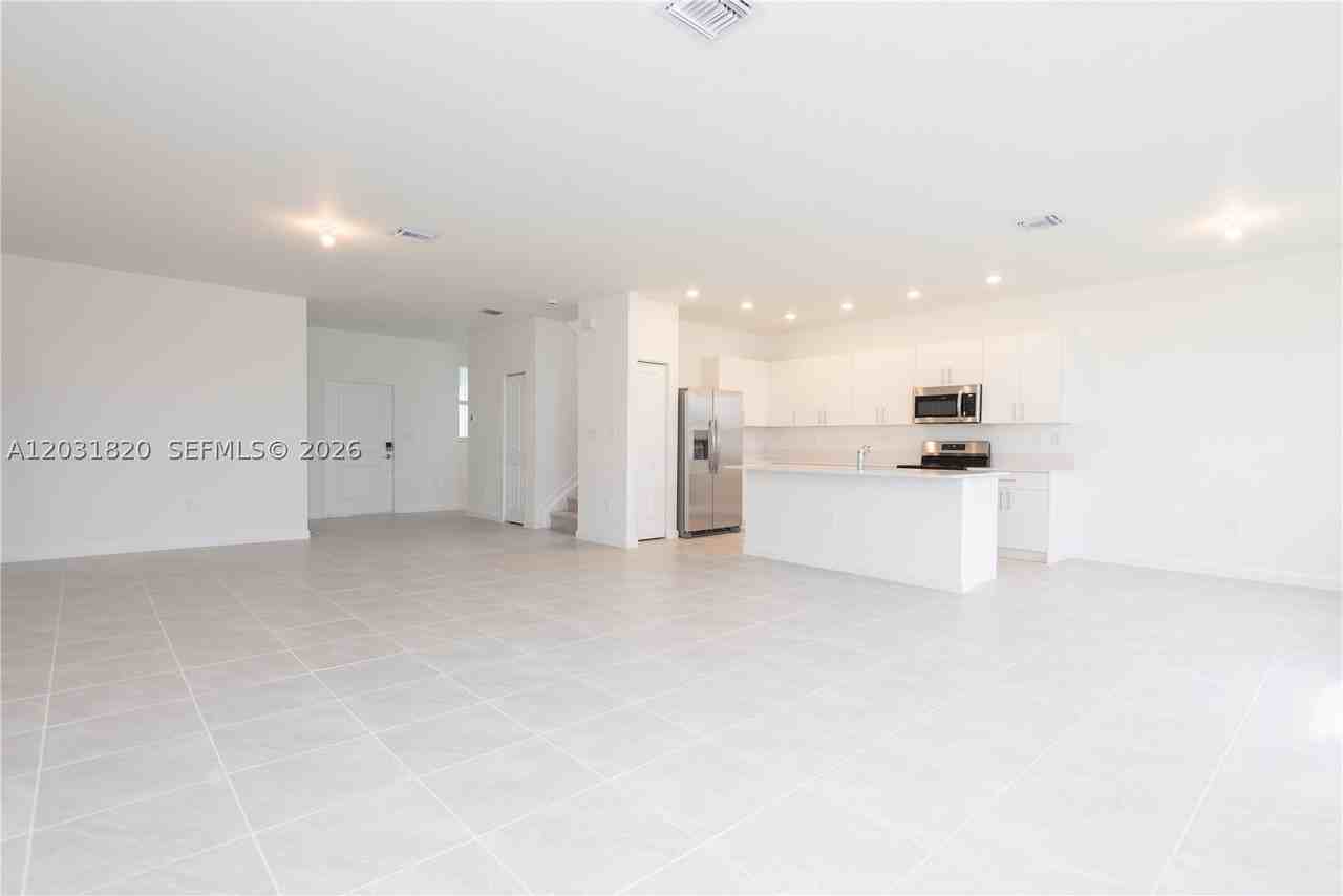 2636 Se 8th Ct - Photo 3 of 50