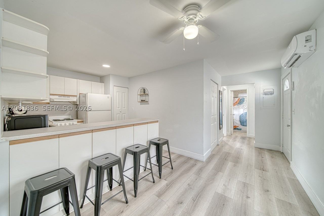7622 Sw 21st St #7622 - Photo 4 of 17