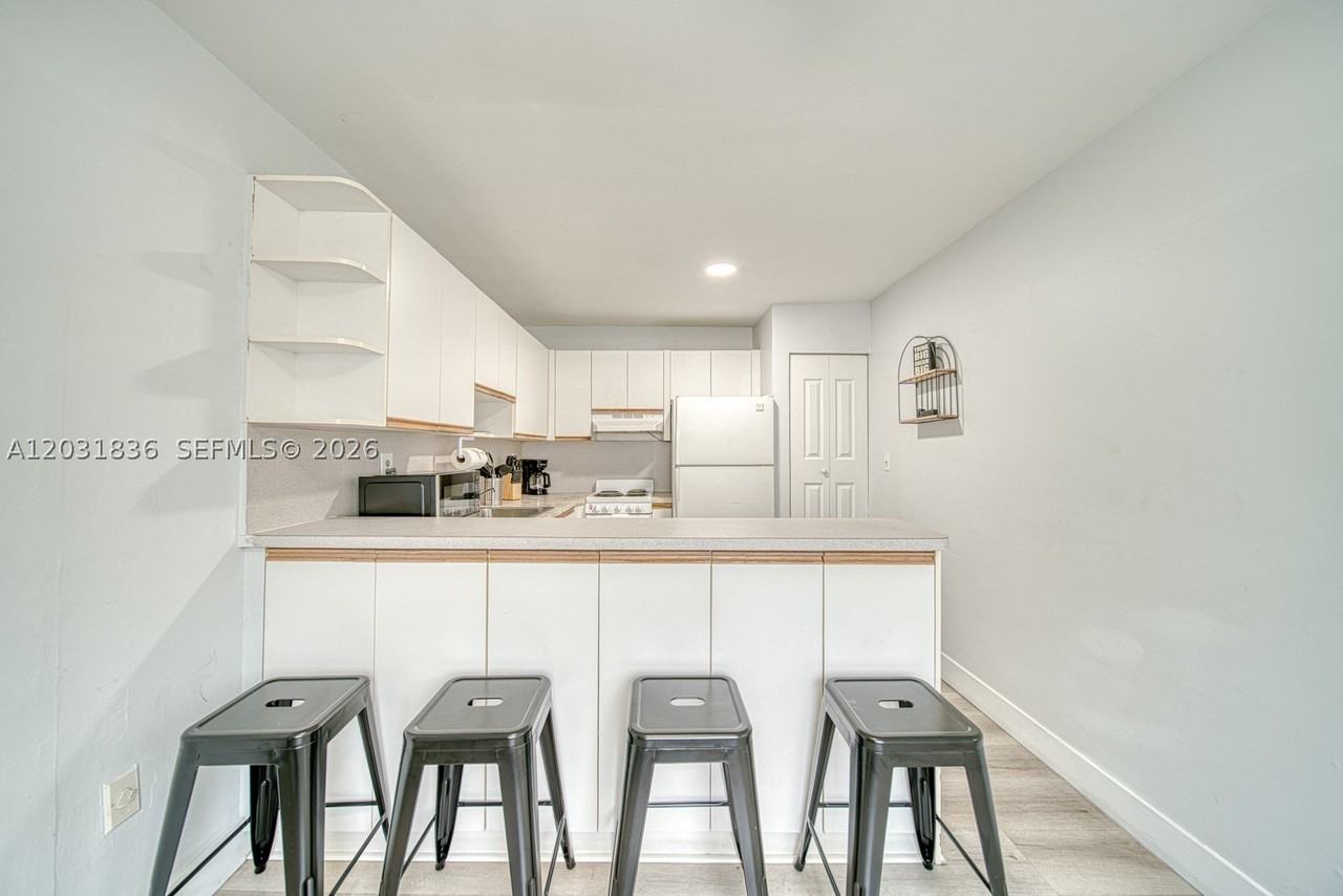 7622 Sw 21st St #7622 - Photo 5 of 17