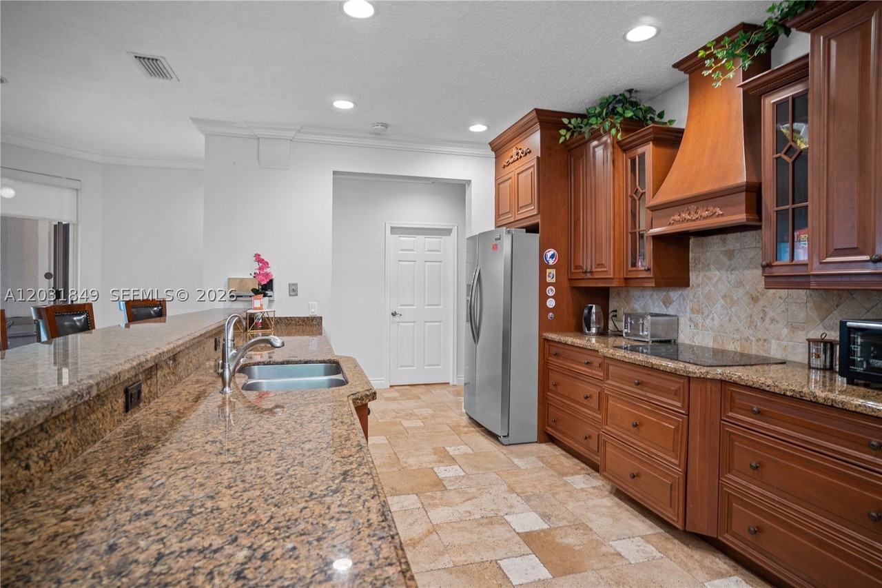 7759 La Corniche Cir - Photo 7 of 37
