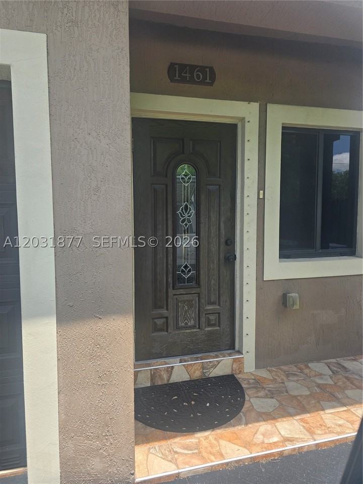 1461 Sw 40th Ter #1 - Photo 2 of 7