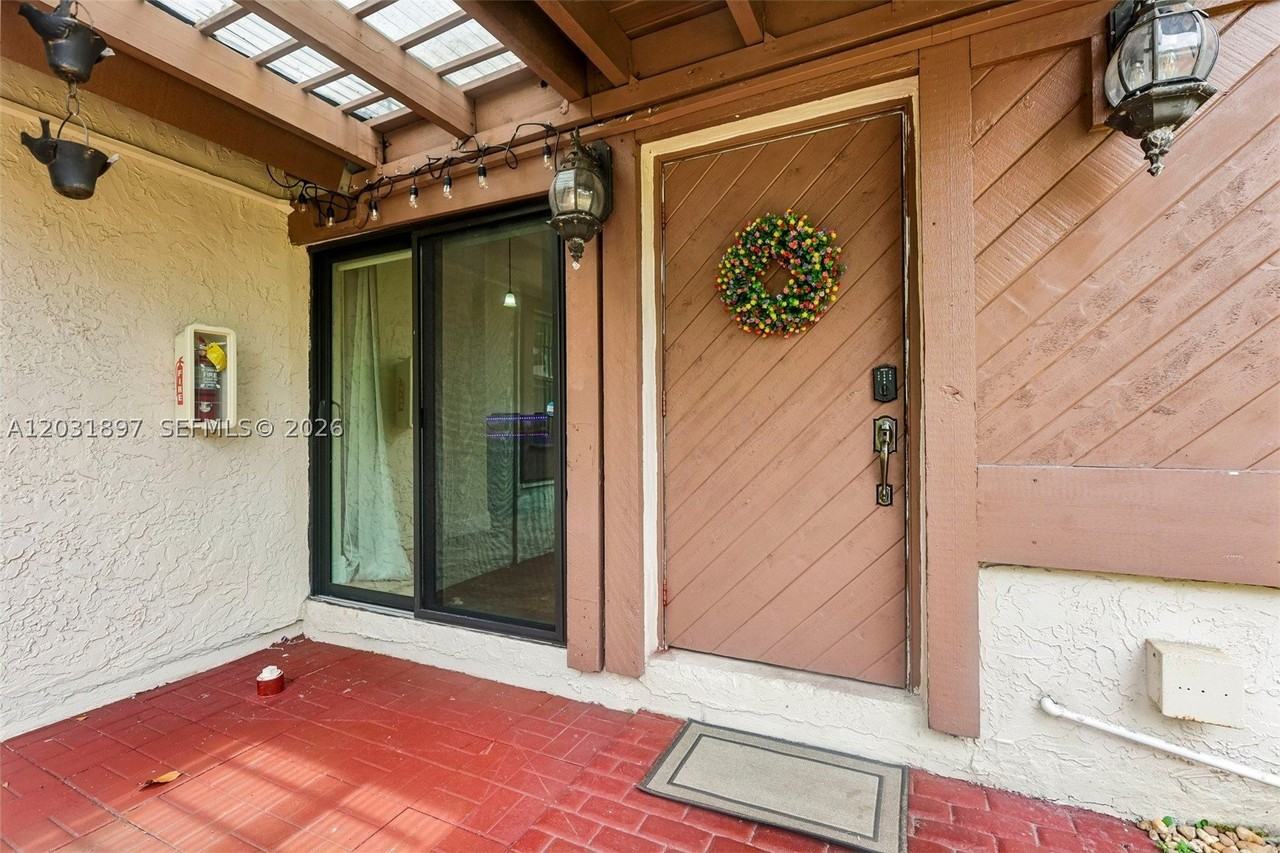 2731 S Parkview Dr - Photo 4 of 38