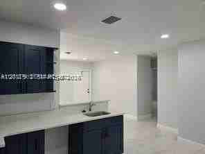 590 Ne 20th St #1 - Photo 6 of 11