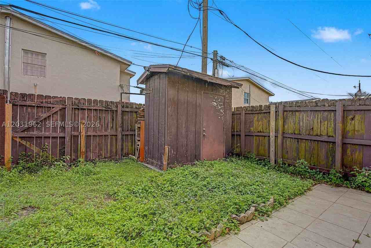3764 Sw 60th Ter #15 - Photo 3 of 28