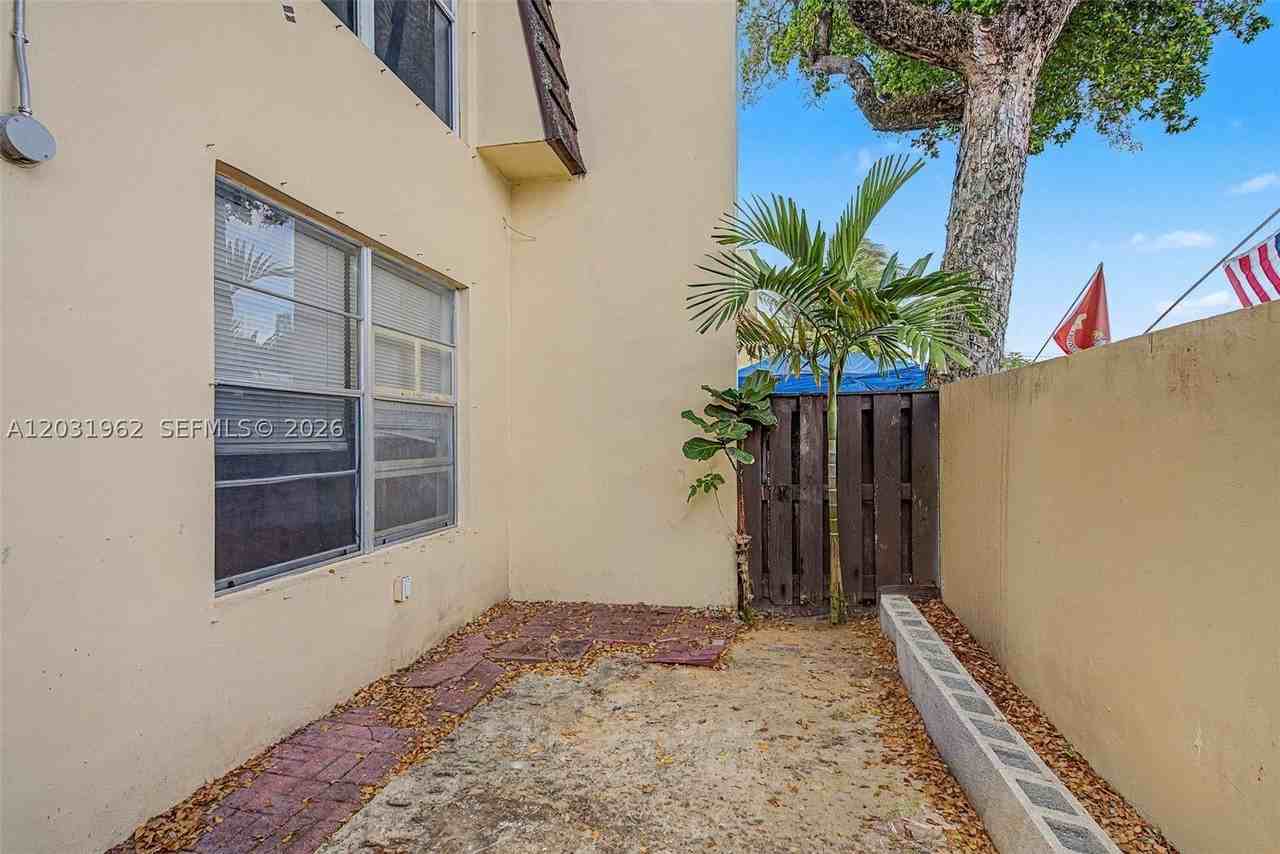 3764 Sw 60th Ter #15 - Photo 7 of 28