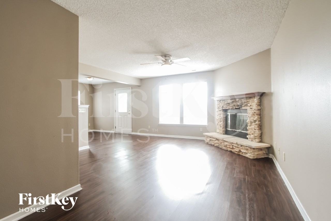 7912 Puckett Ln - Photo 3 of 16