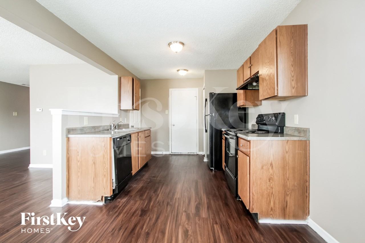 7912 Puckett Ln - Photo 6 of 16