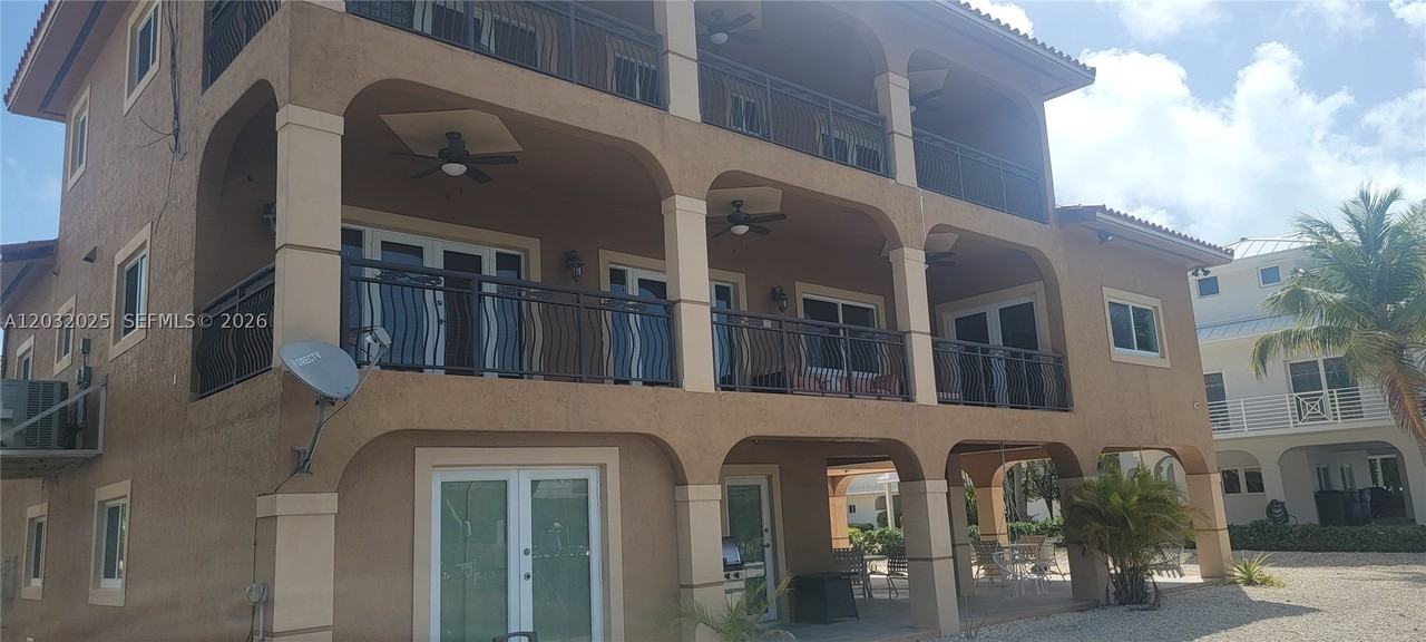 51 W Plaza Del Lago - Photo 3 of 43
