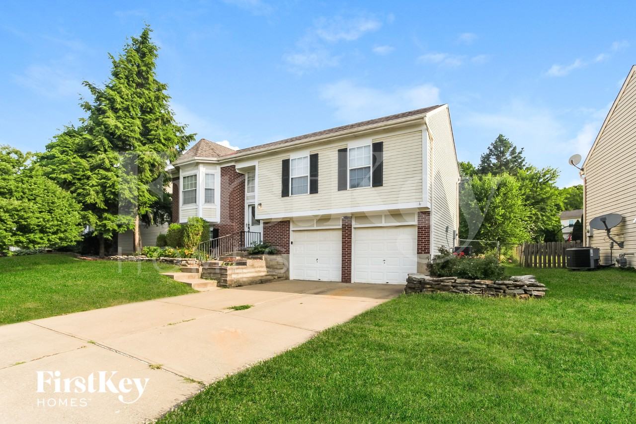 7386 Sterling Springs Way - Photo 3 of 16