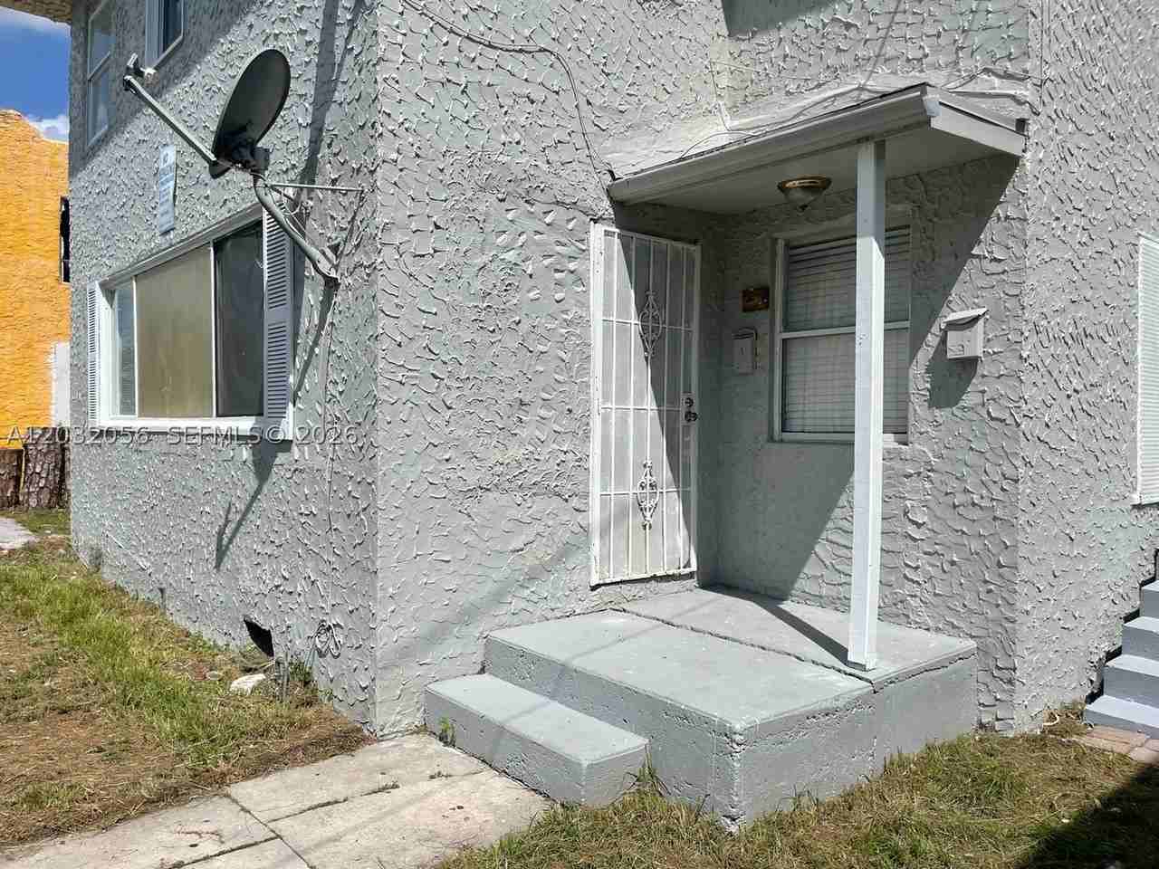 817 4th St #817 - Photo 2 of 14