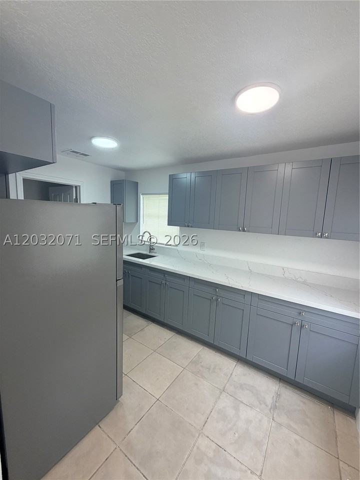 753 Sw 3rd Pl #753 - Photo 4 of 14