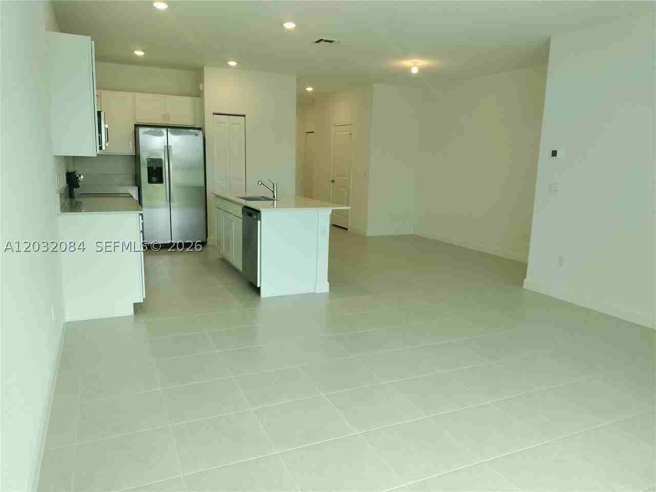 652 Se Lake Falls St - Photo 2 of 15