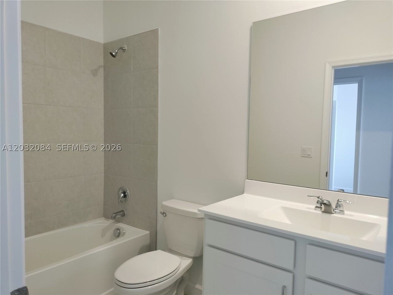 652 Se Lake Falls St - Photo 6 of 15