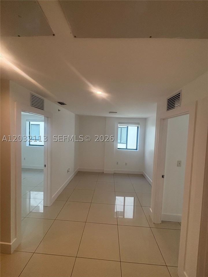 829 Sw 18th Ave #310 - Photo 4 of 10