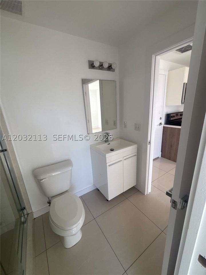 829 Sw 18th Ave #310 - Photo 6 of 10