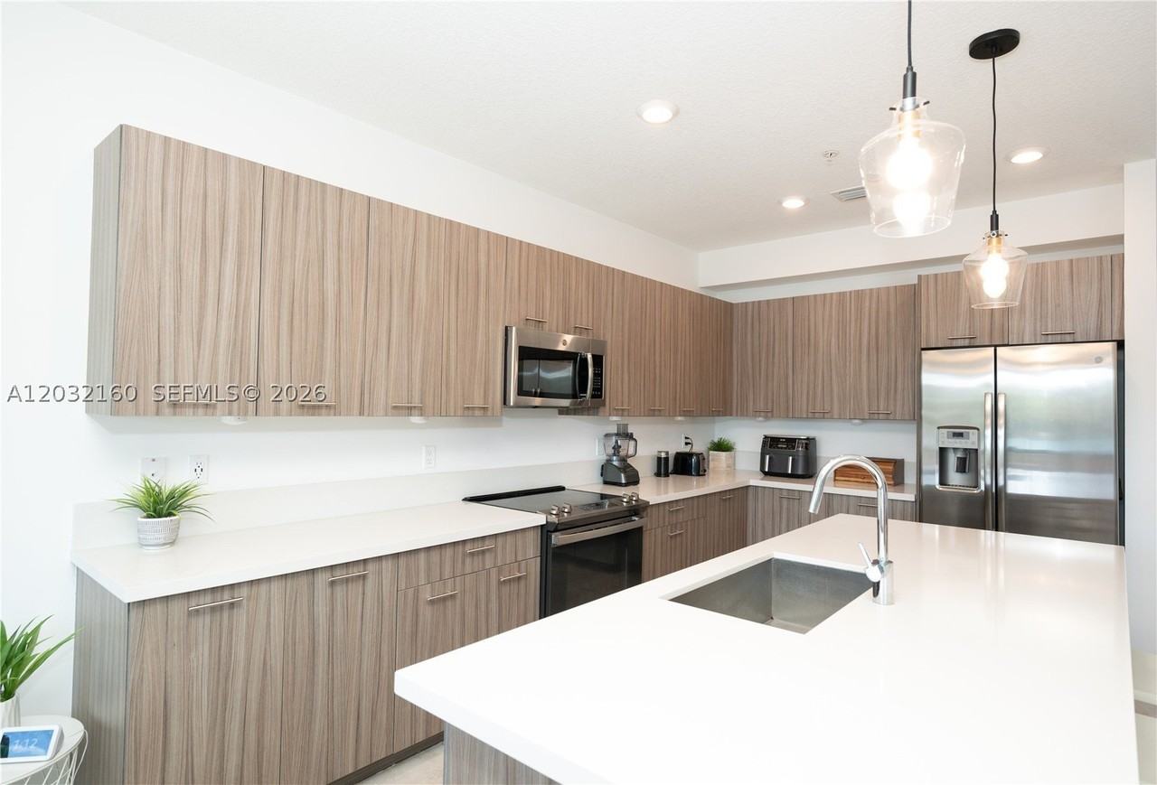 4640 Nw 84th Ave #12 - Photo 4 of 49