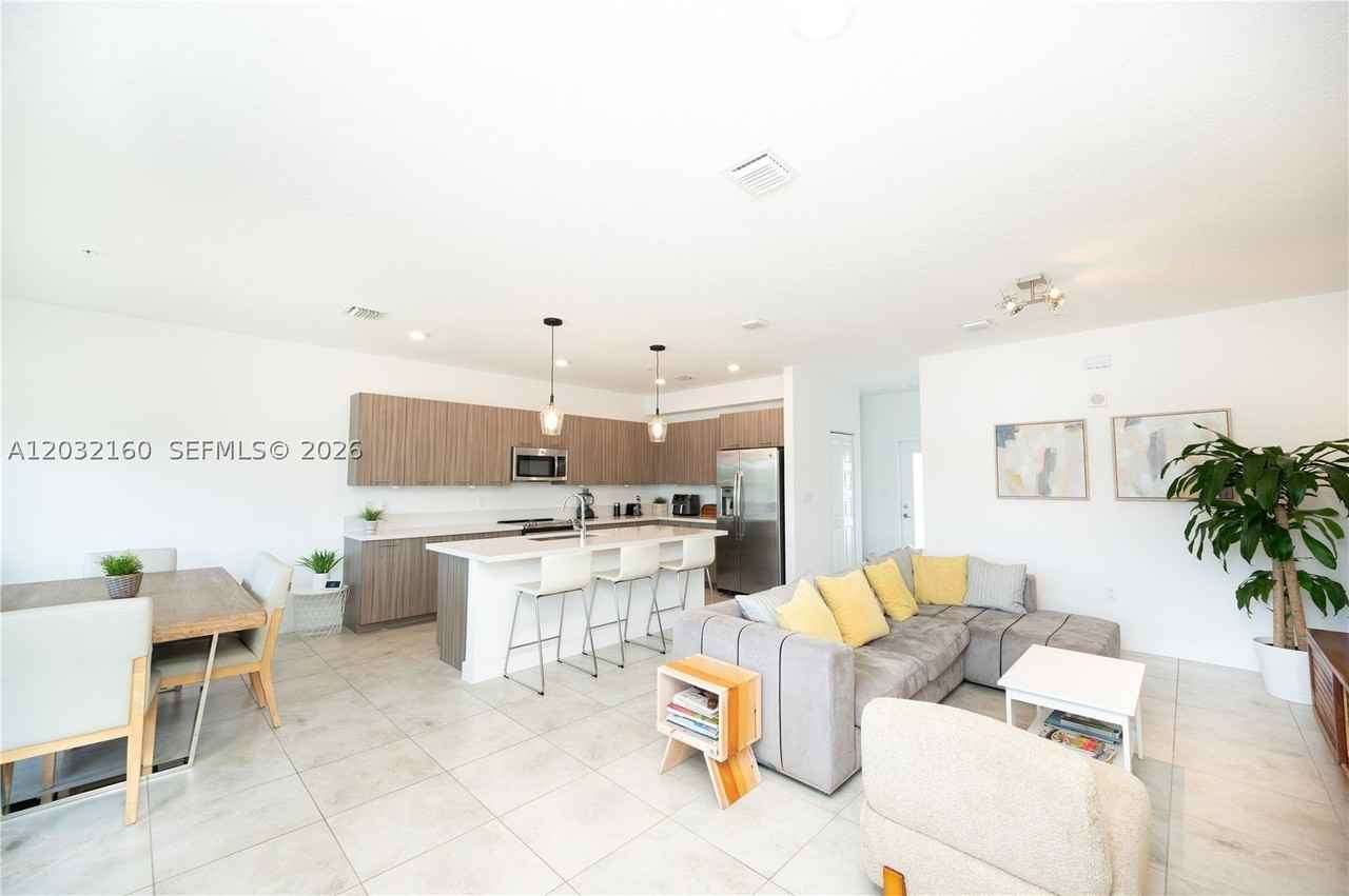 4640 Nw 84th Ave #12 - Photo 6 of 49