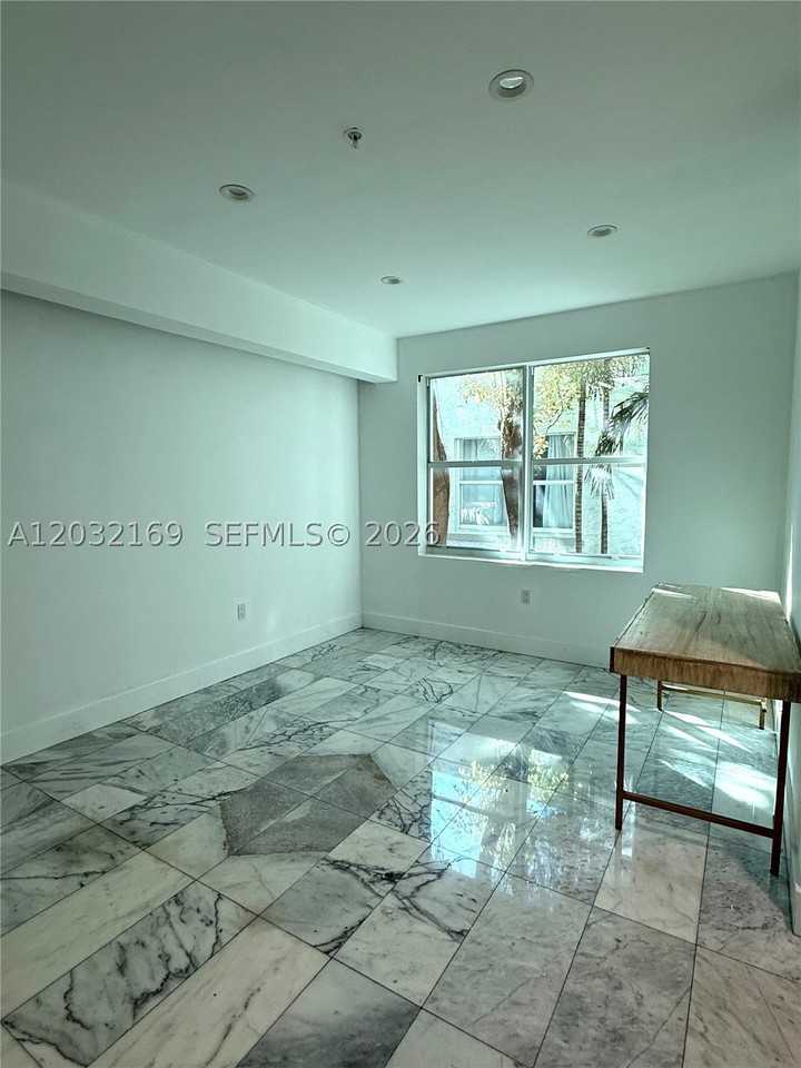 1560 Drexel Ave #103 - Photo 3 of 9