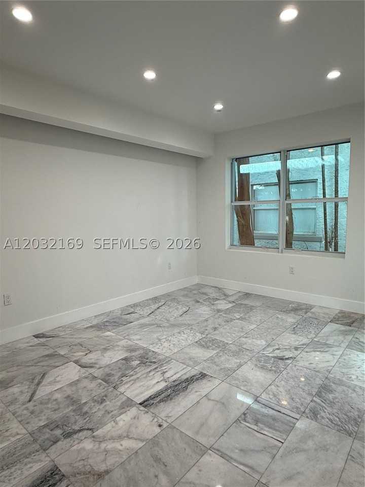 1560 Drexel Ave #103 - Photo 4 of 9