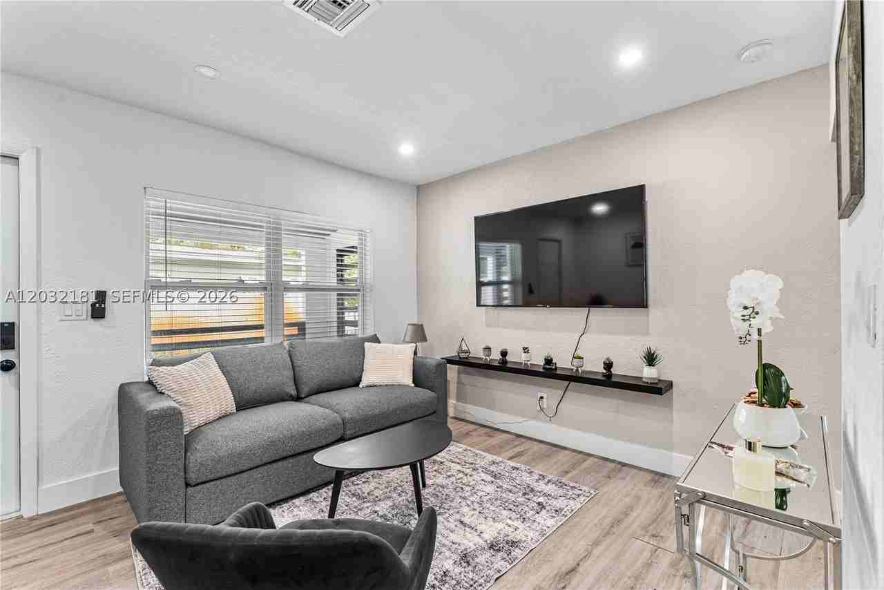 1521 Ne 118th Ter #1 - Photo 5 of 16