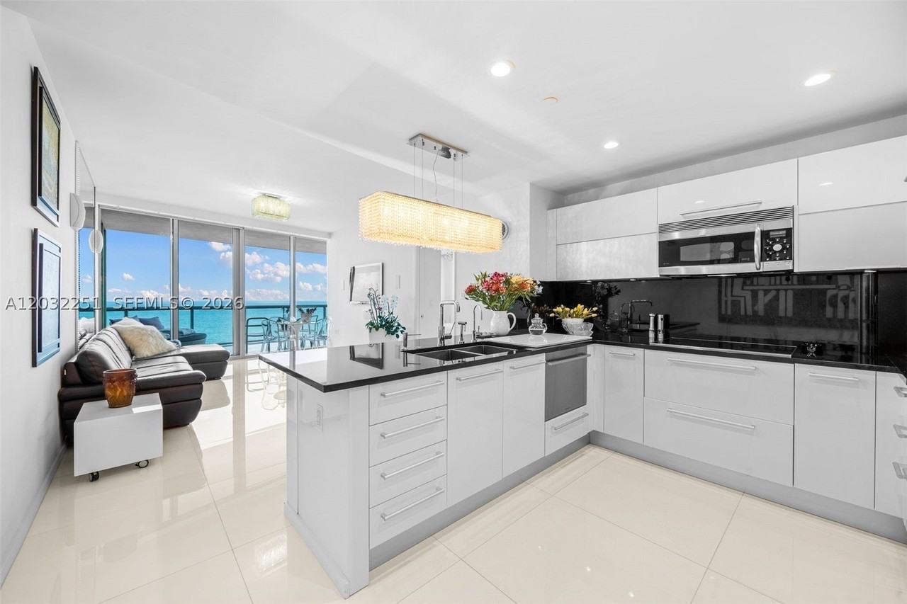 17121 Collins Ave #1802 - Photo 5 of 20