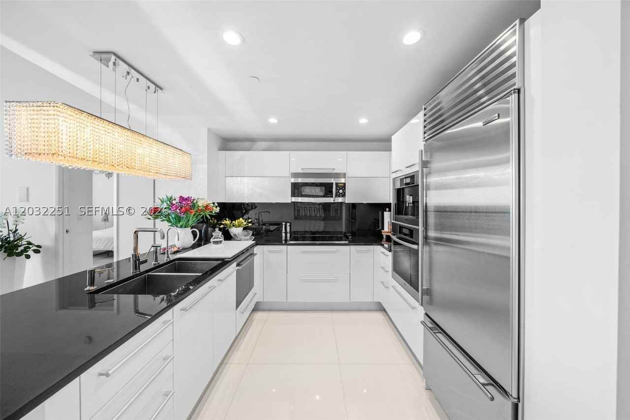 17121 Collins Ave #1802 - Photo 6 of 20