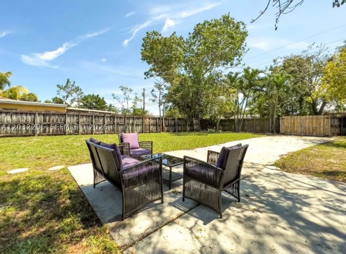 2740 Dewey St #0 - Photo 4 of 21
