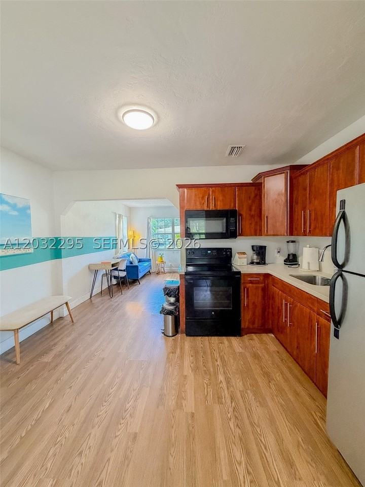 2740 Dewey St #0 - Photo 7 of 21