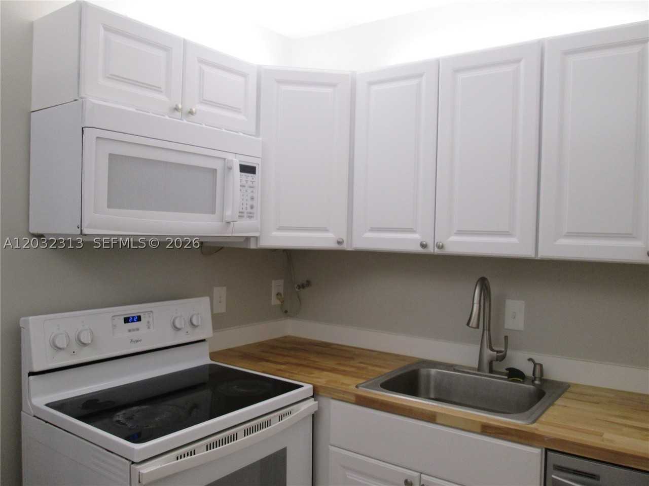 2250 Ne 66th St #1521 - Photo 4 of 12