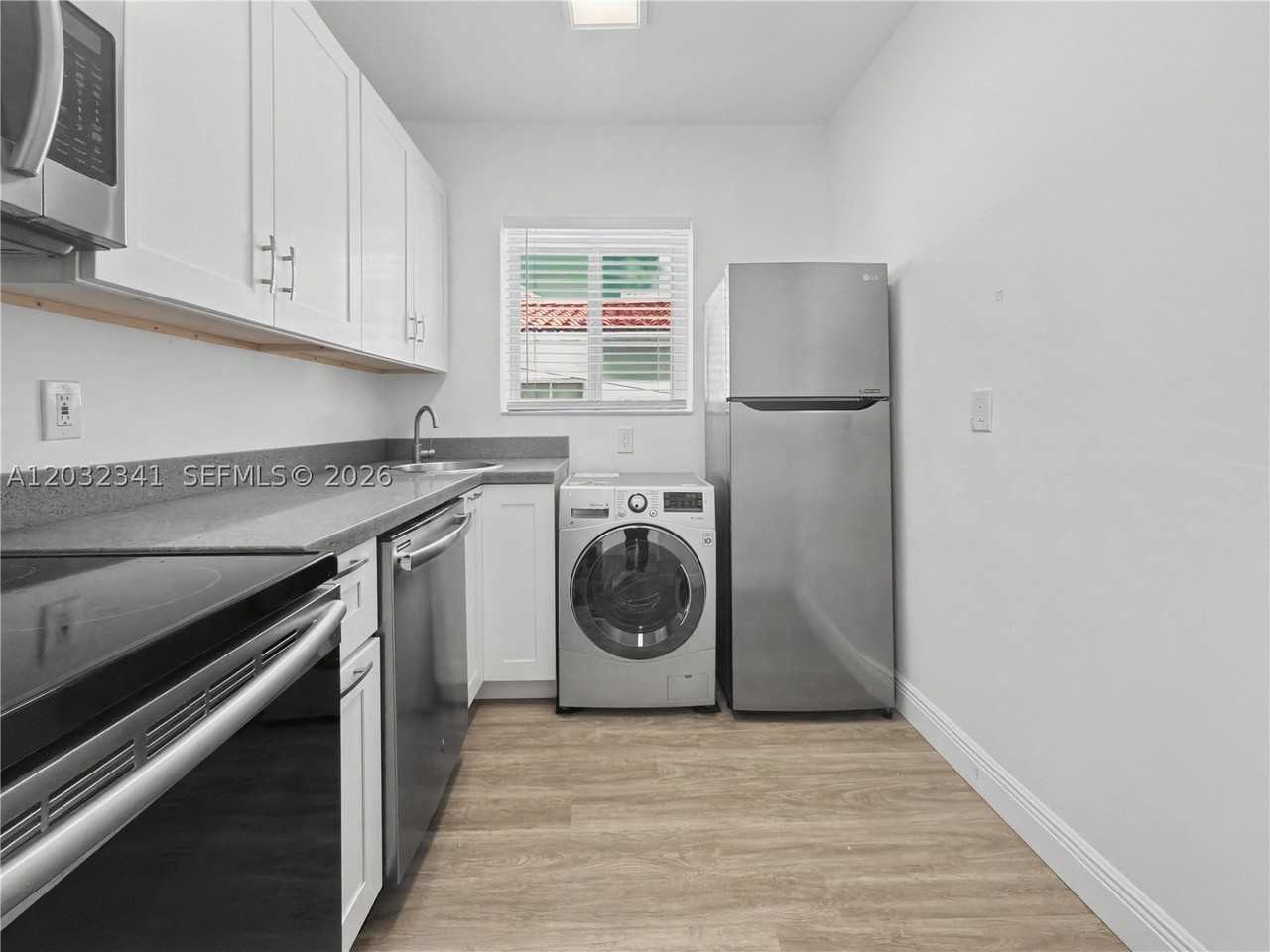 350 Minorca Ave #2 - Photo 3 of 17