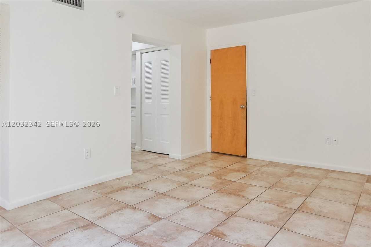 11521 Sw 109th Rd #10A - Photo 2 of 19