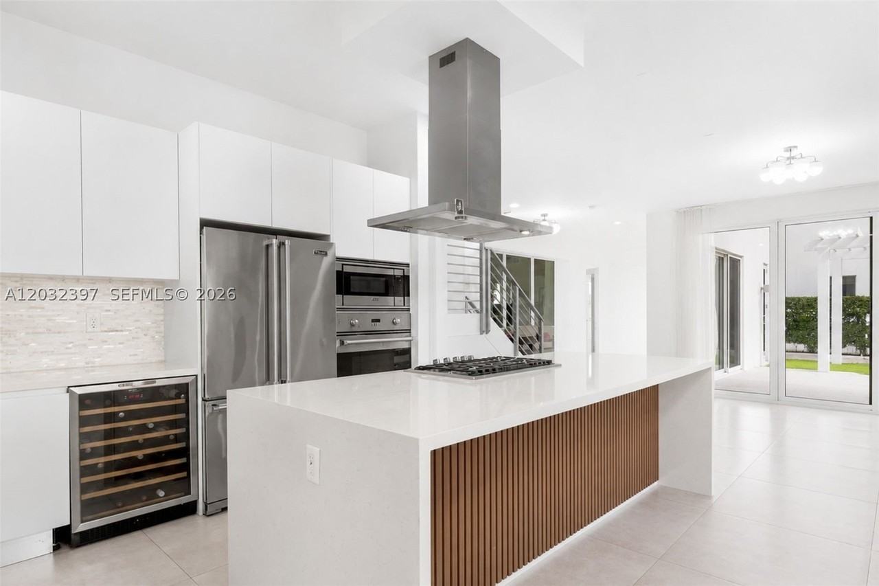 10286 Nw 75th Ter - Photo 7 of 14
