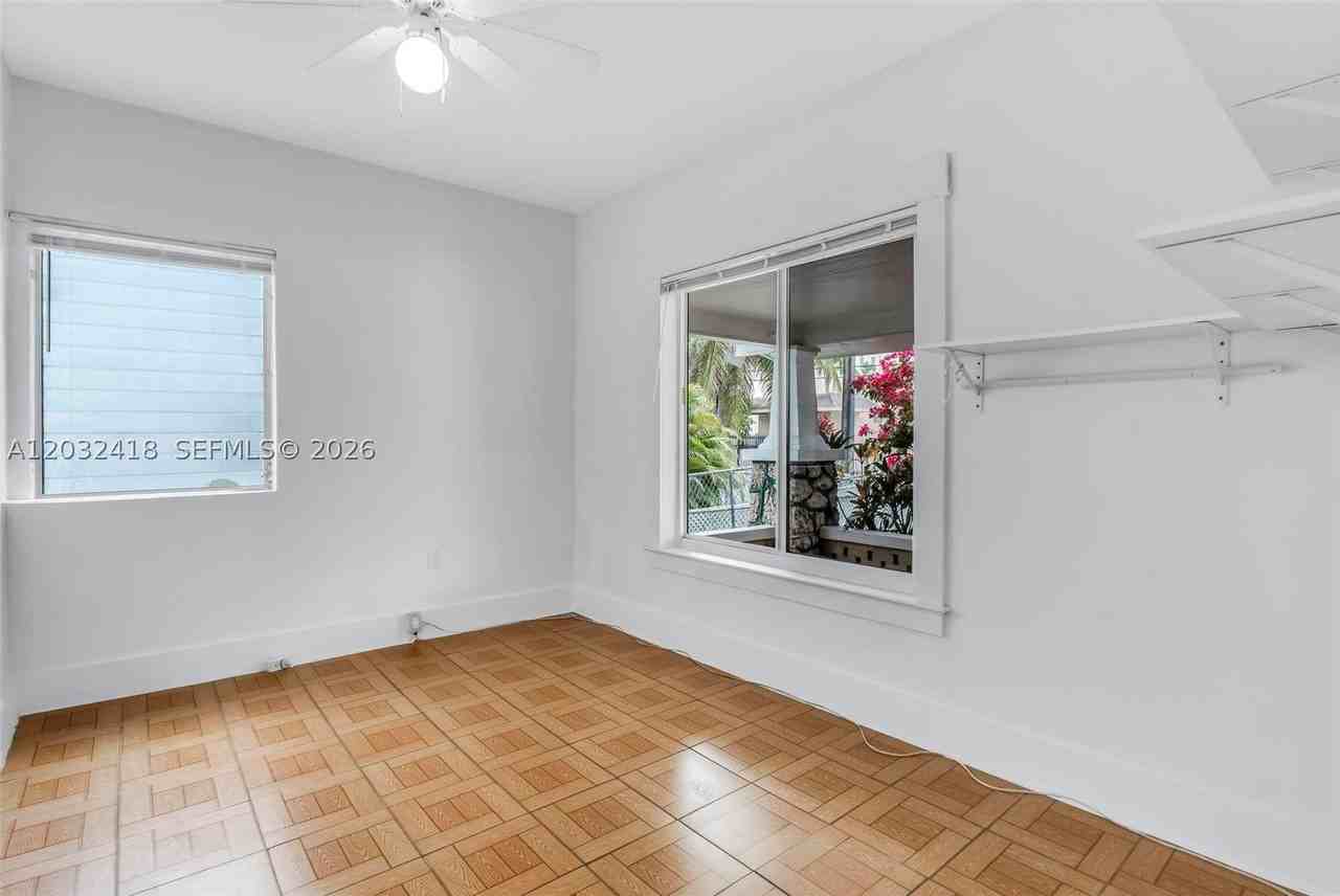 1243 Sw 3rd St #1 - Photo 5 of 50