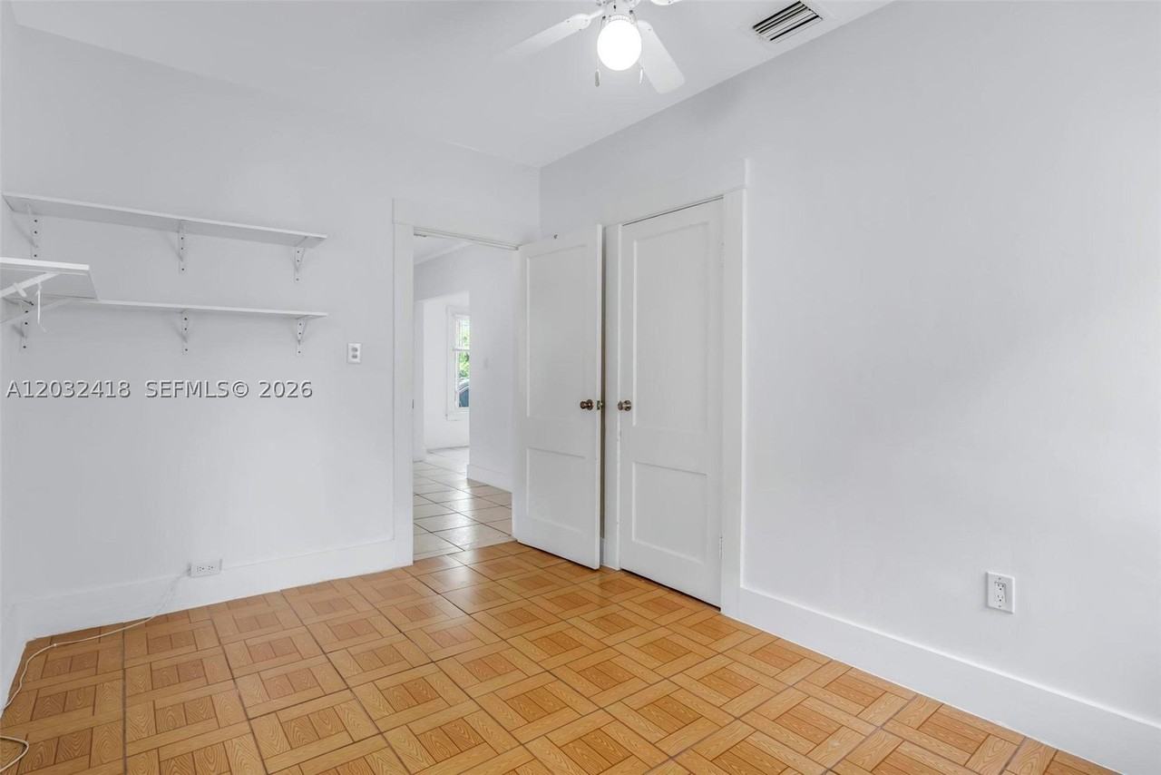1243 Sw 3rd St #1 - Photo 6 of 50