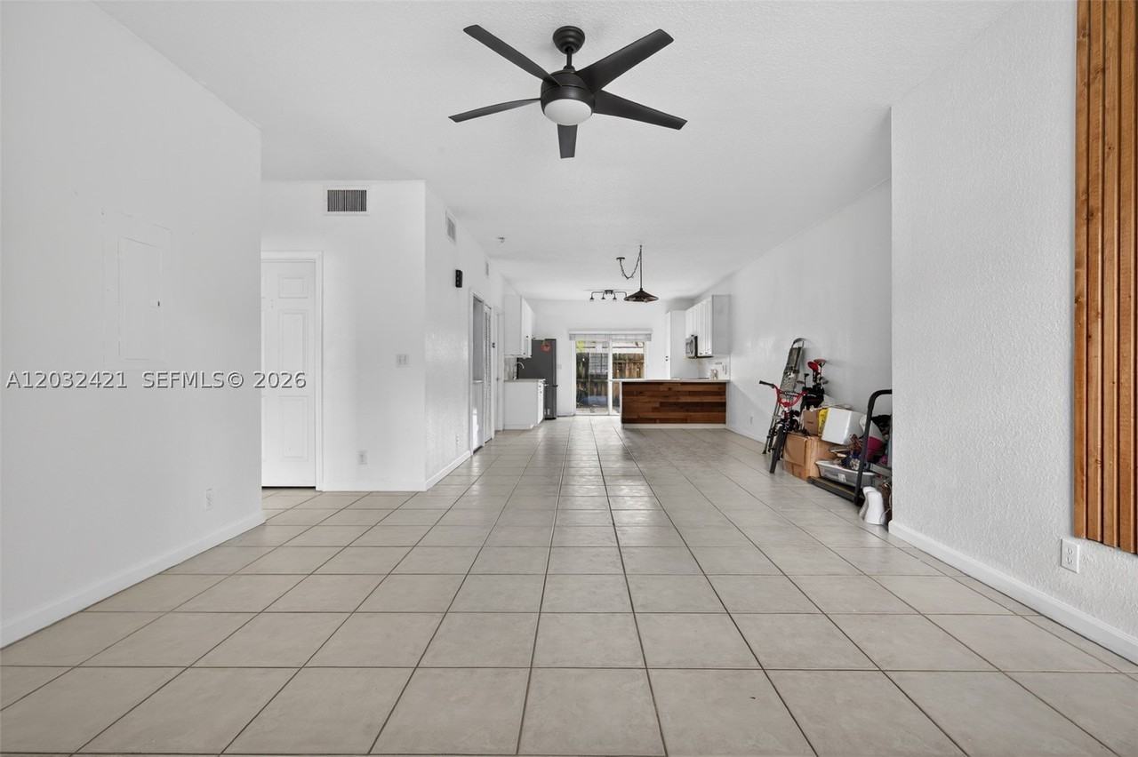 4902 Washington St #4 - Photo 3 of 18