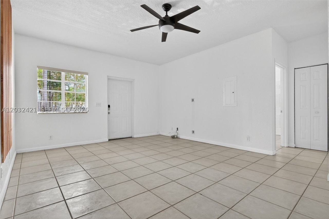 4902 Washington St #4 - Photo 4 of 18