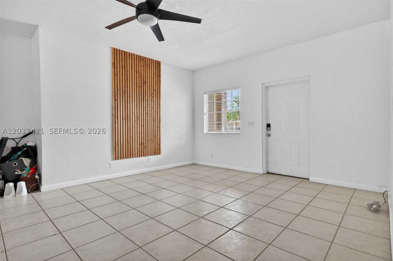 4902 Washington St #4 - Photo 5 of 18