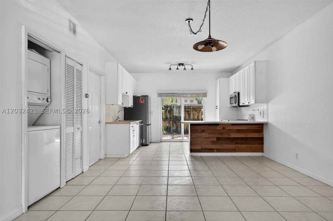 4902 Washington St #4 - Photo 2 of 18