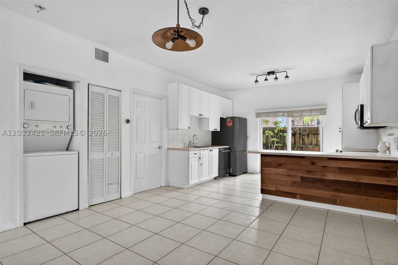 4902 Washington St #4 - Photo 6 of 18