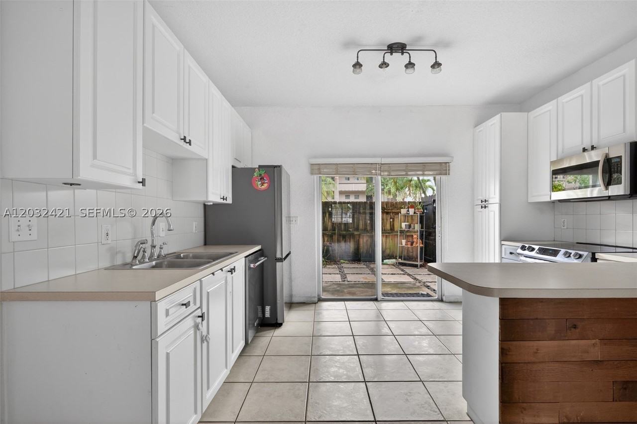 4902 Washington St #4 - Photo 7 of 18