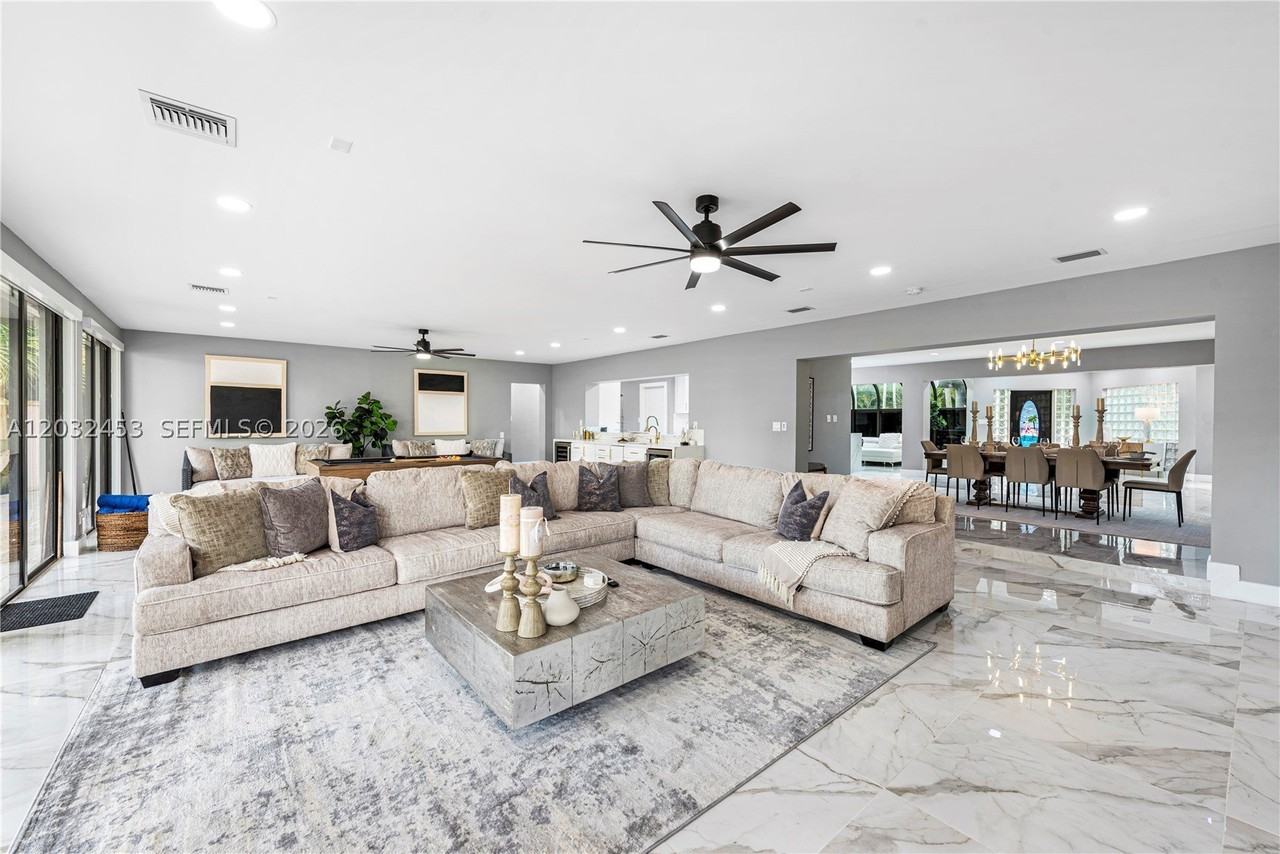 1030 Sw 14th Ter - Photo 6 of 50