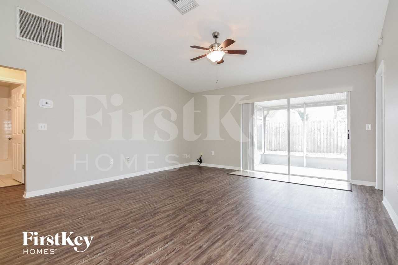 4705 Hunts Ct - Photo 4 of 15