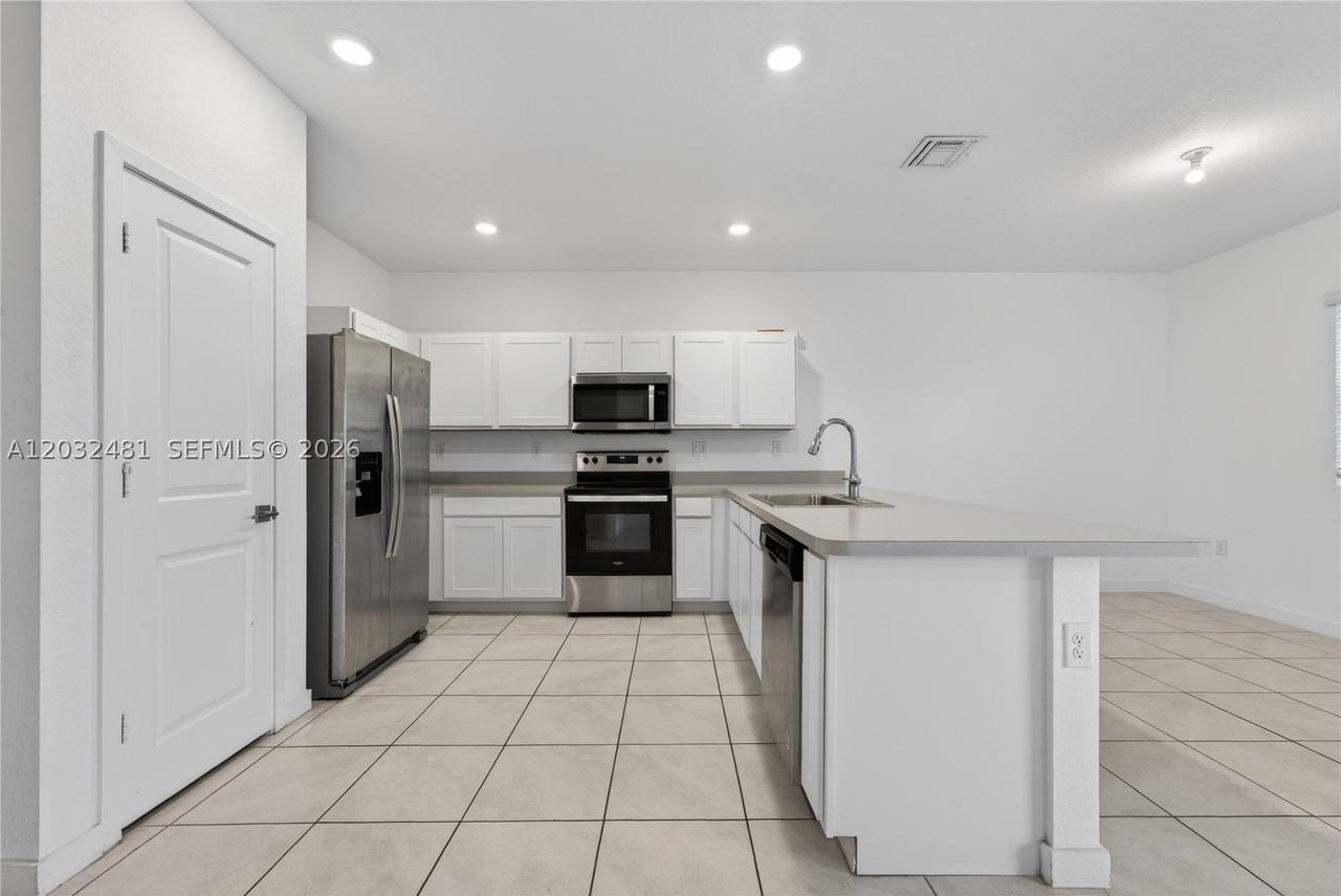 1780 Se 9th Ave - Photo 3 of 27