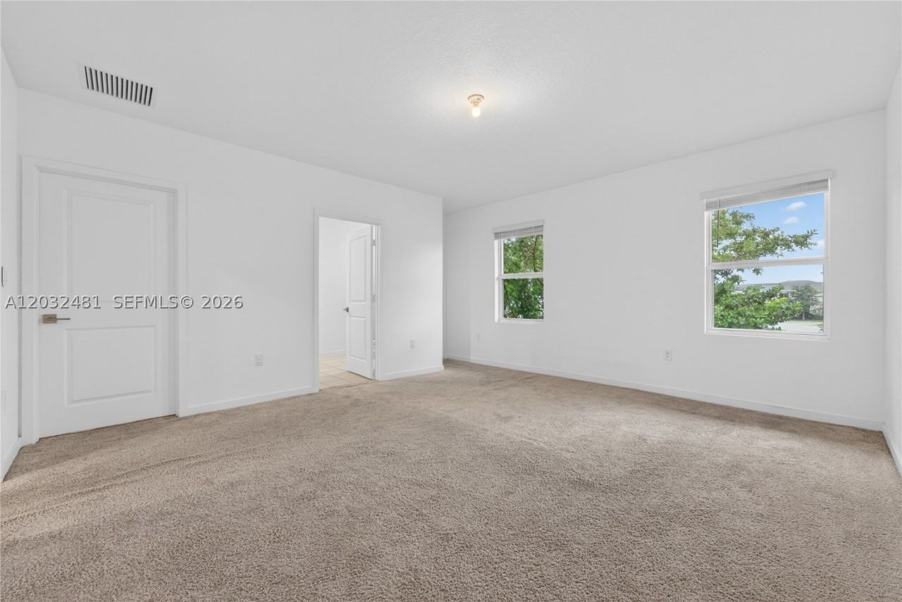 1780 Se 9th Ave - Photo 5 of 27