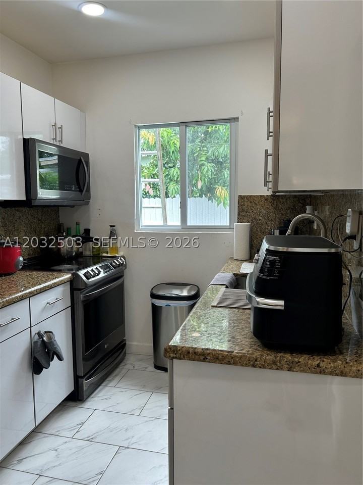 2370 Nw 153rd St - Photo 6 of 15