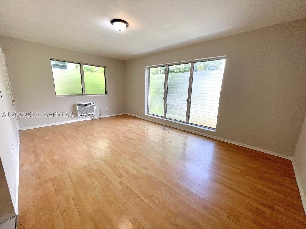 825 Euclid Ave #9 - Photo 3 of 13