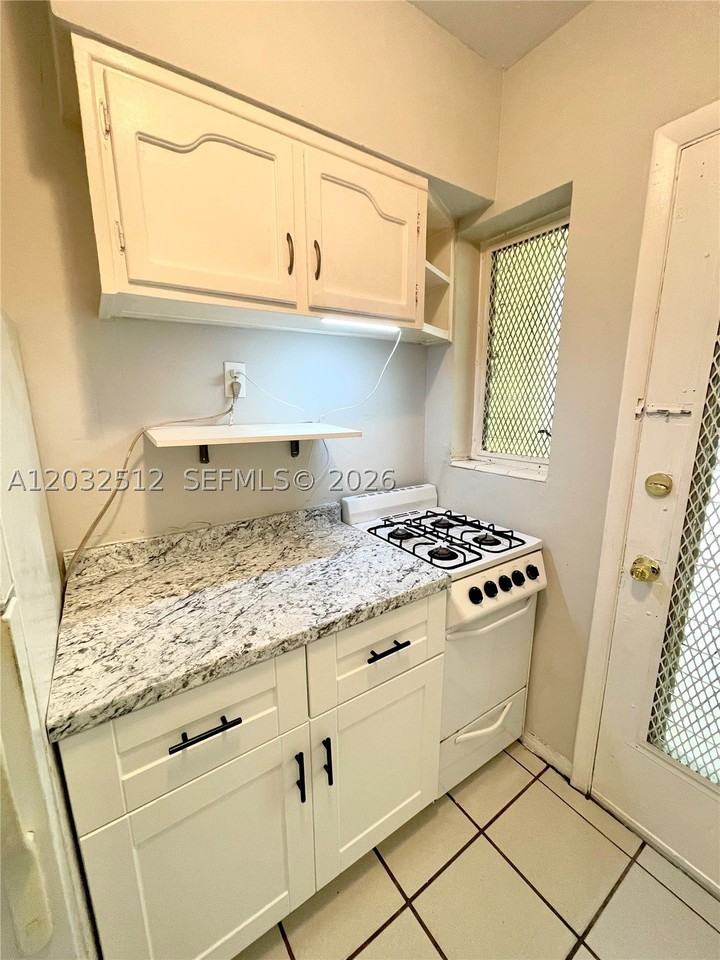 825 Euclid Ave #9 - Photo 6 of 13