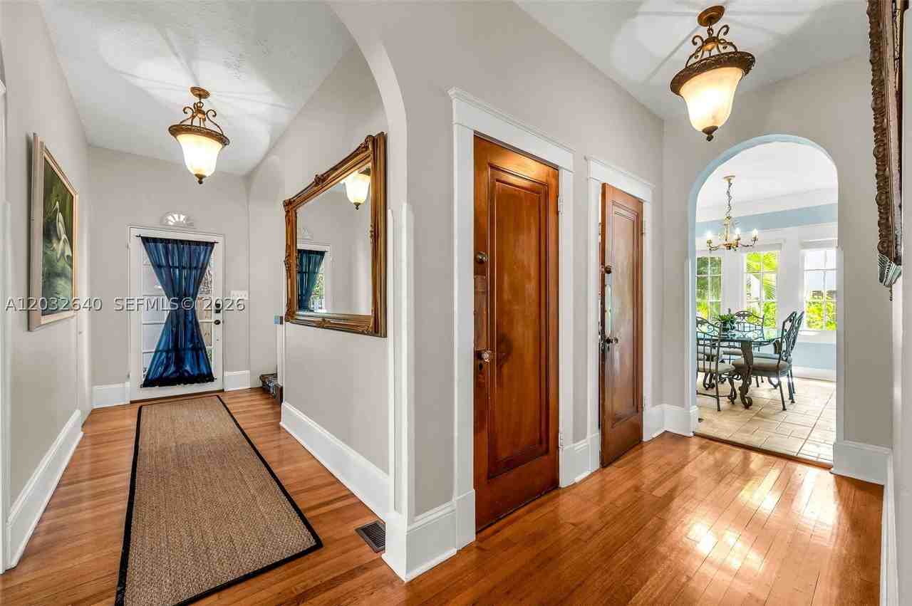 219 17th Ave S - Photo 7 of 50